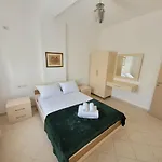 Parid Appartments Апартаменты *